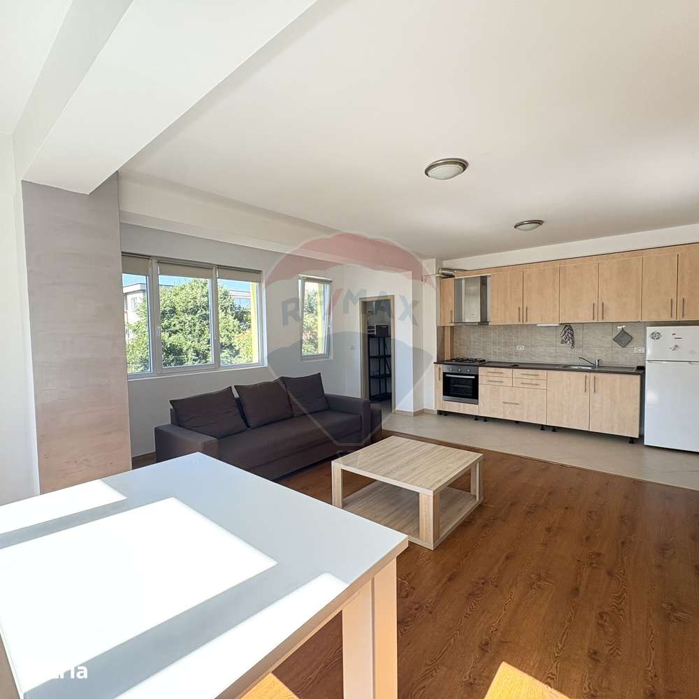 Apartament cu 3 camere de inchiriat - Imagine principală: 5/15