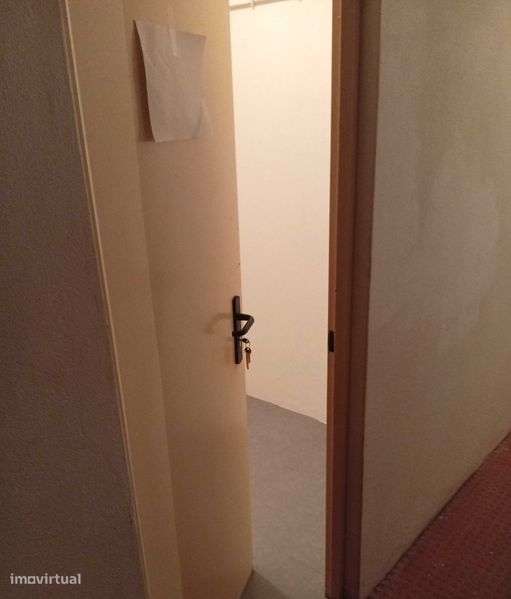 Vendo arrecadação na rua Xabregas, Beato - Grande imagem: 4/6