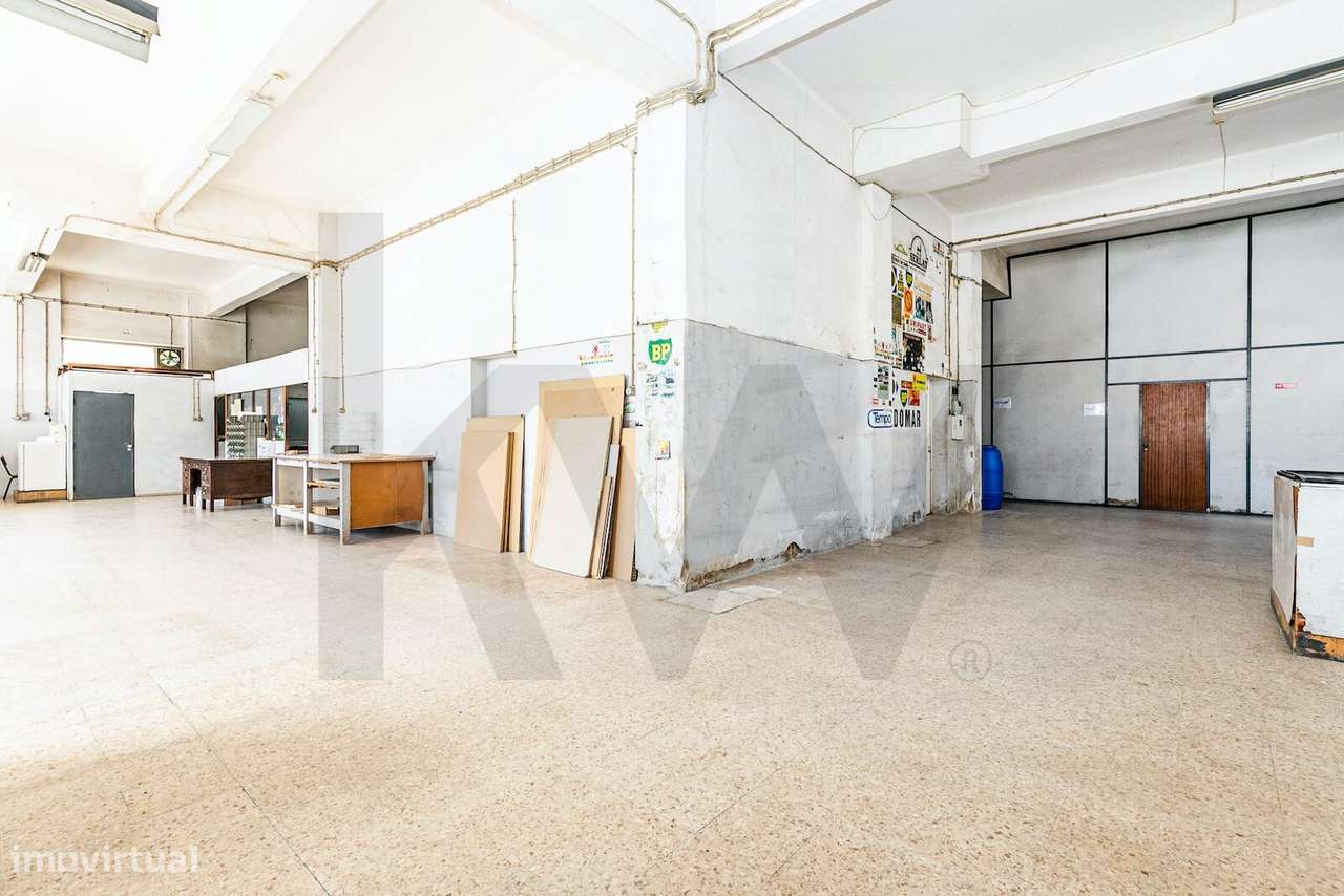 Oportunidade Única: Espaço comercial com 440m2 à Porta do Metro de Odi - Grande imagem: 4/19