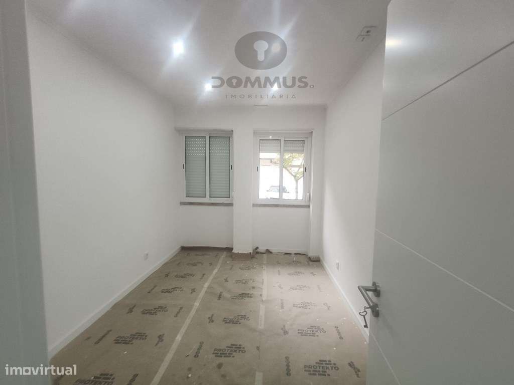 Apartamento T2+1 Remodelado com Logradouro na Falagueira-16