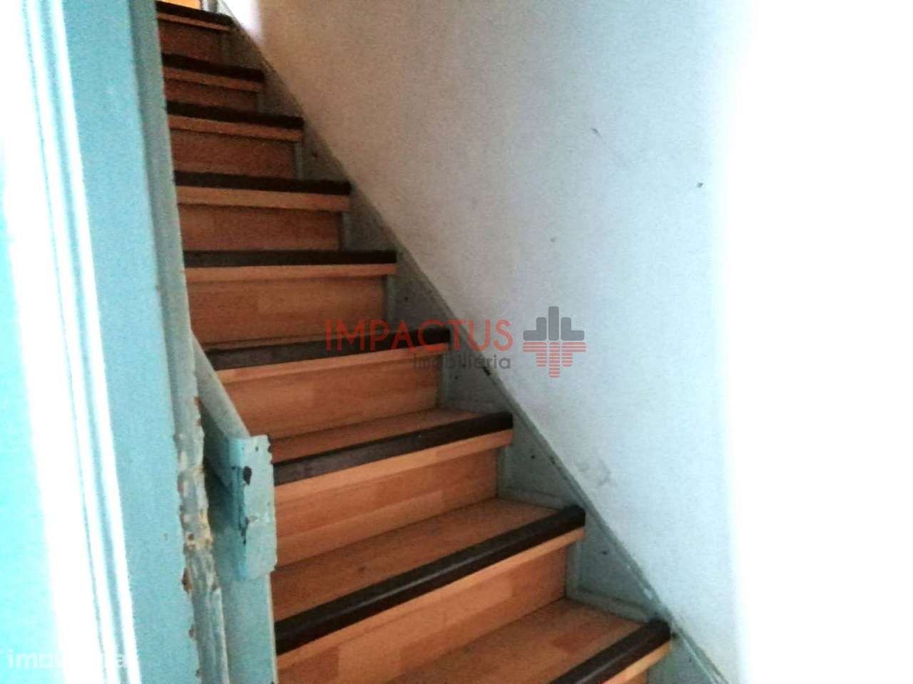 Moradia para restauro com inquilino próximo da Estação - Grande imagem: 2/29