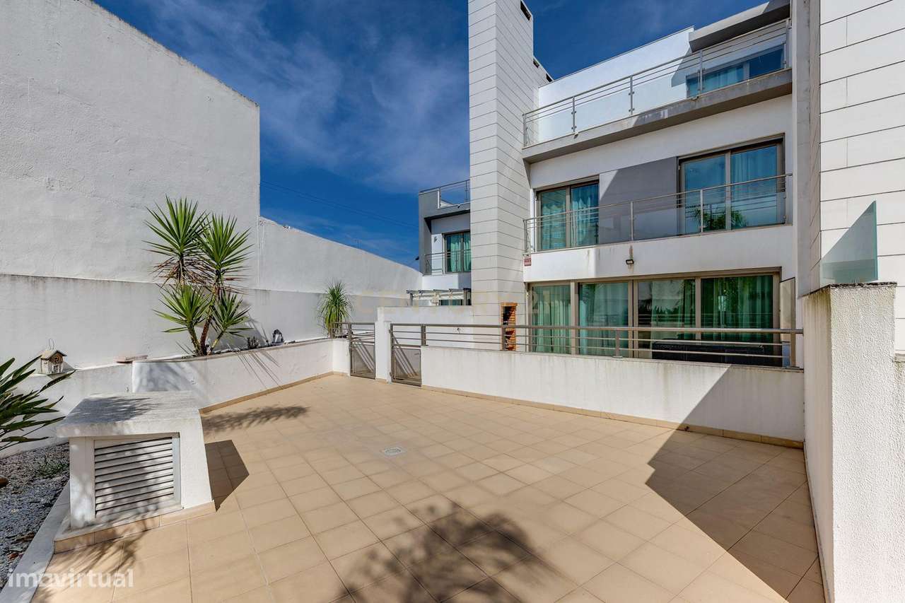 Moradia T3+1 em banda no Montijo, junto à CUF - Grande imagem: 4/60