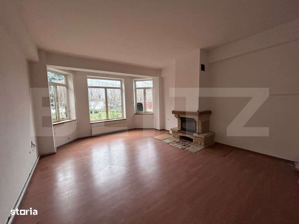 Casa cu 7 camere, 4 bai, 330 mp, 900 mp curte, zona Ford - Imagine principală: 2/13