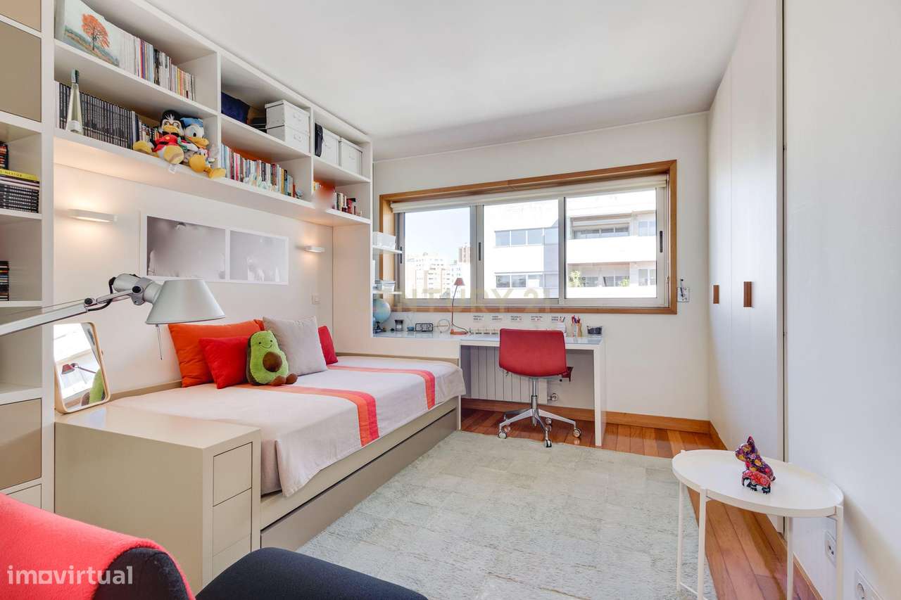 T4+1 na 1ª linha Condomínio fechado Parque das Conchas-45