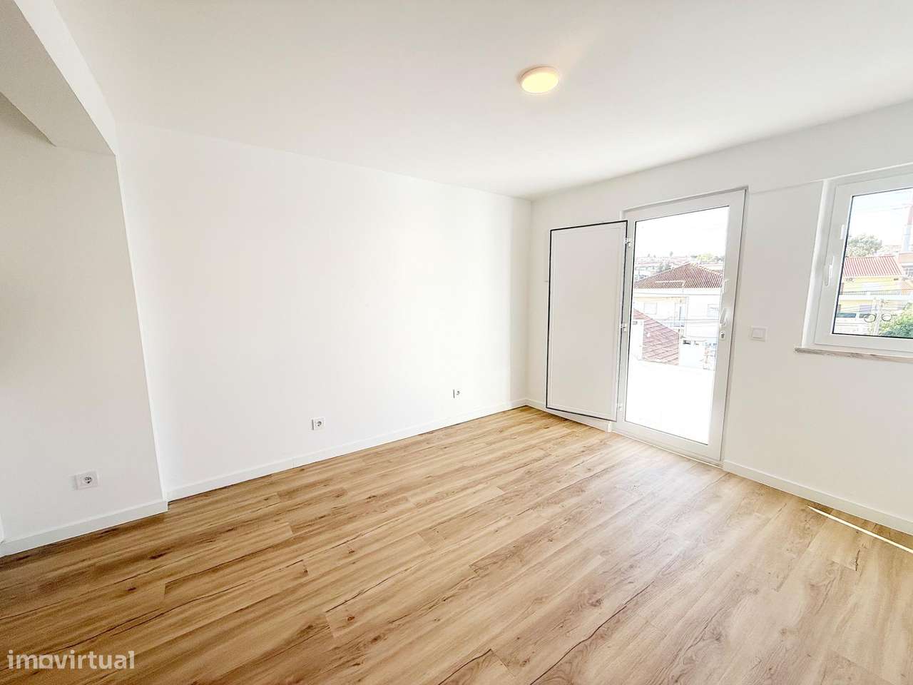 T2 remodelado c/ varanda e vista rio!-7