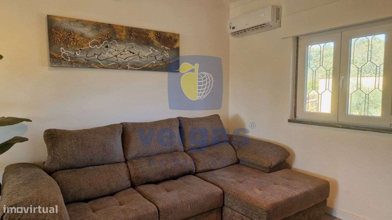Moradia isolada T2 renovada, com terreno de 700m2 e garagem, em Vermoi-8