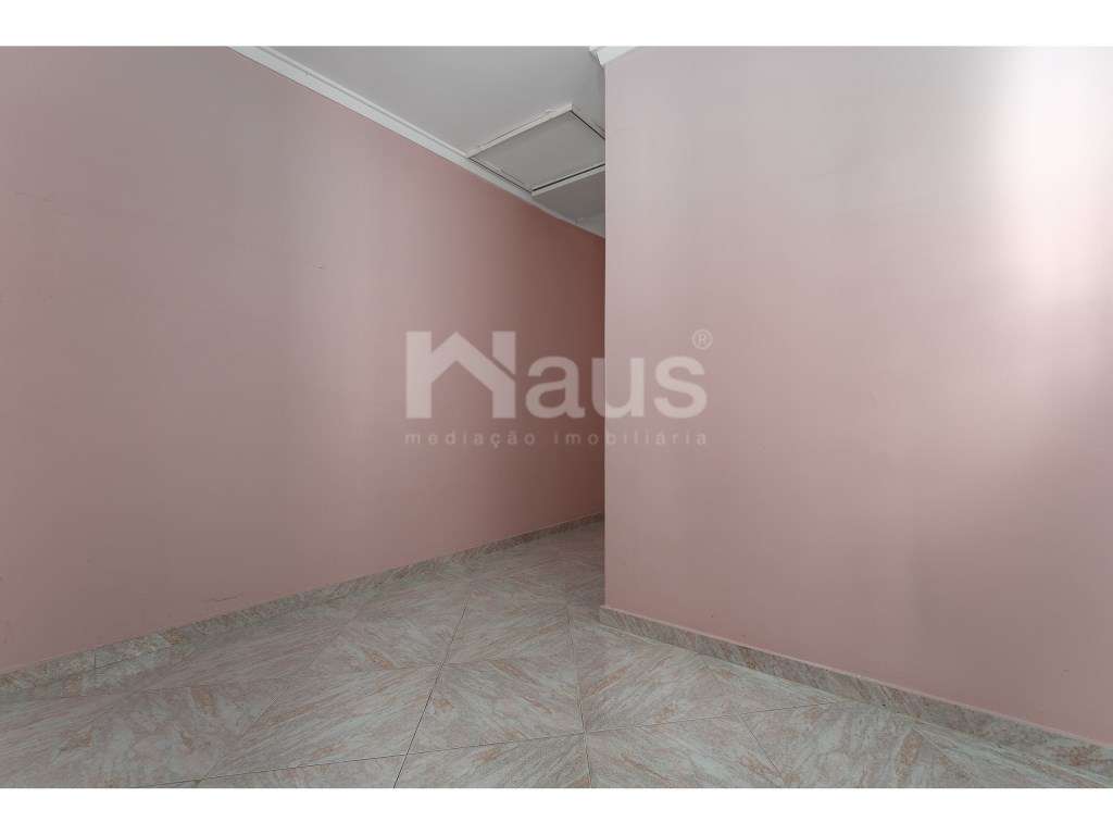 Moradia isolada T4 térrea com garagem-8