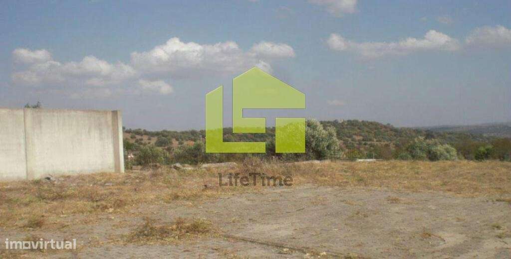 Prédio Urbano no Alvito-5