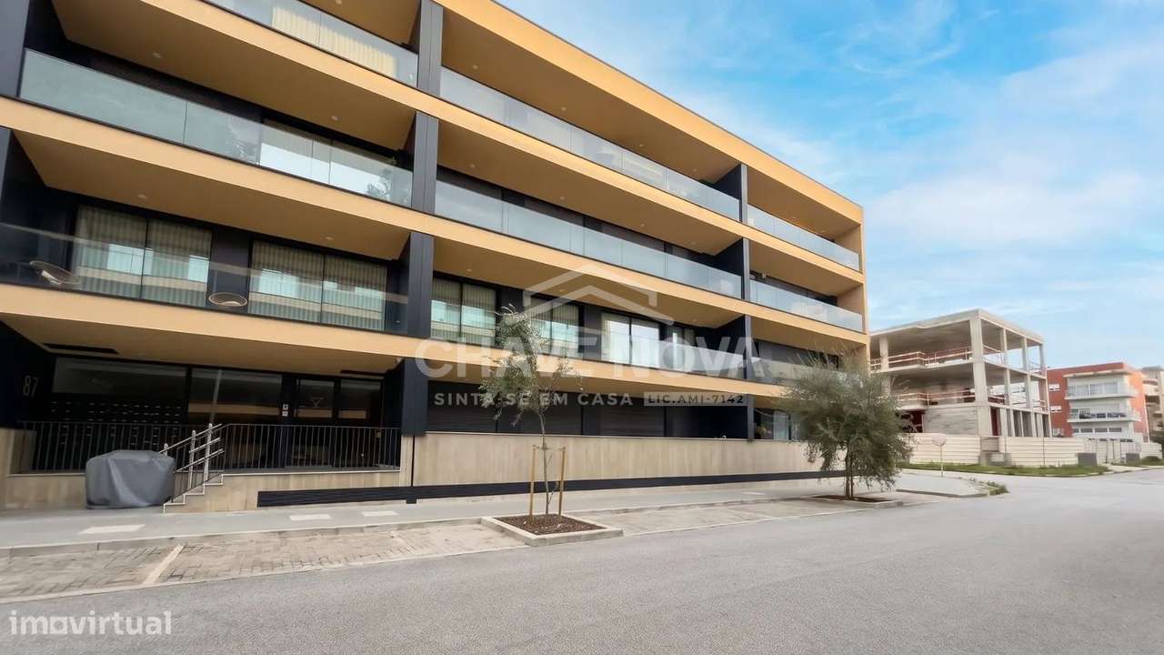 Apartamento T2 Novo c/ Lugar de Garagem Duplo na Madalena-1