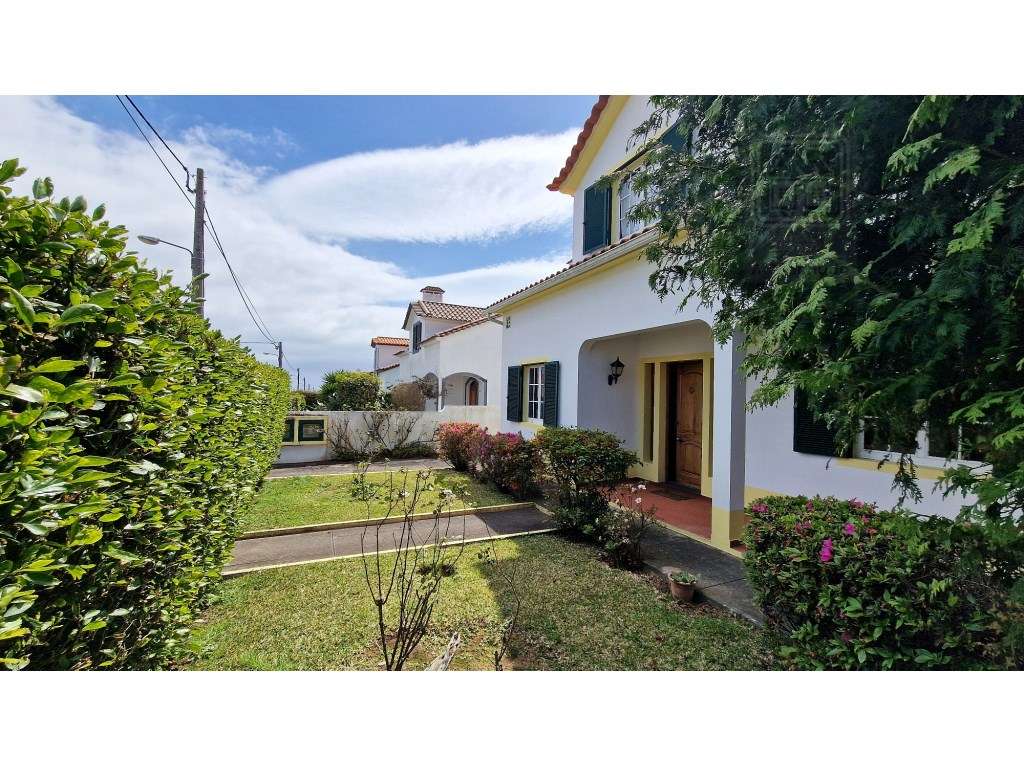 VENDA de MORADIA - VIVENDA T4+1 com Jardim e Garagem - Relva, Ponta...-11