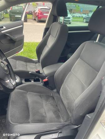 Volkswagen Golf Variant 1.6 TDI DPF DSG Highline - 24