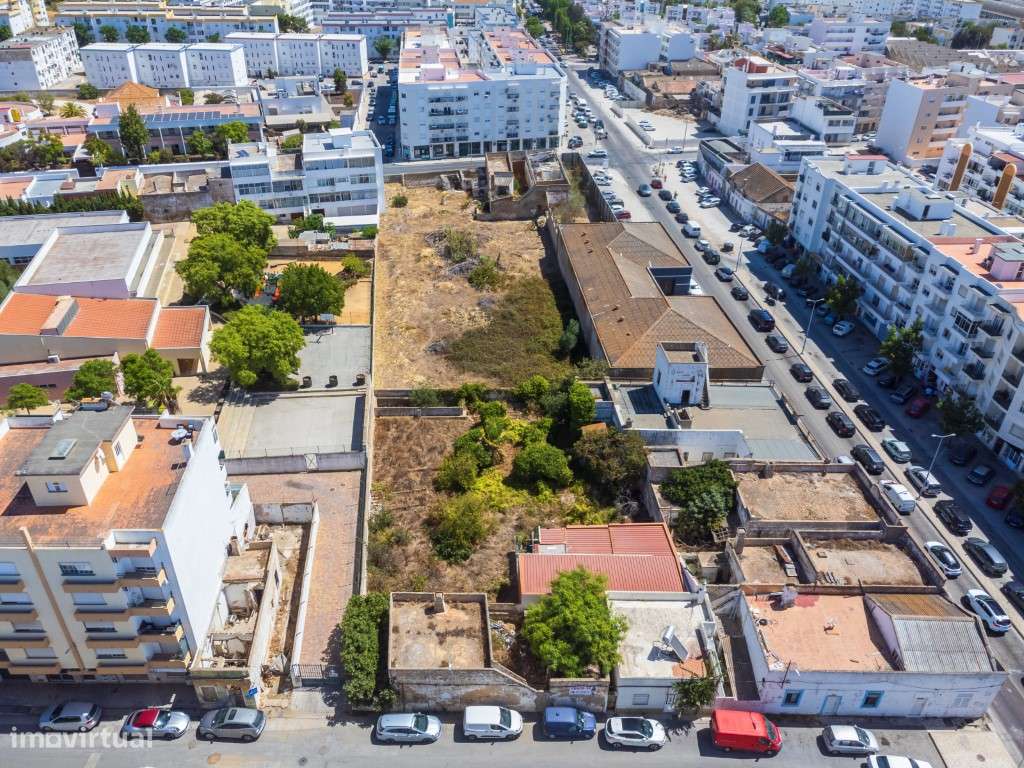 Terreno com Casa em ruínas no Centro de Olhão - Grande imagem: 2/60