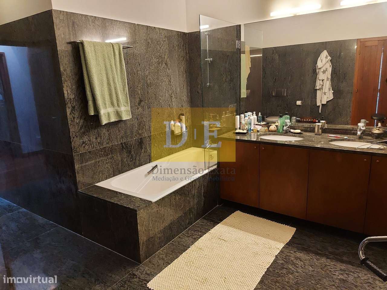 Moradia de 4 Frentes em Zona Nobre de Leca da Palmeira-30