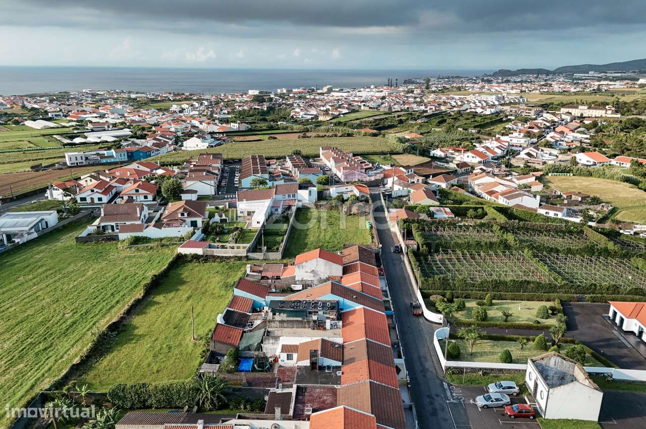 Conjunto Imobiliário com Moradia, Ruína e Terrenos na Ribeira Grande-18
