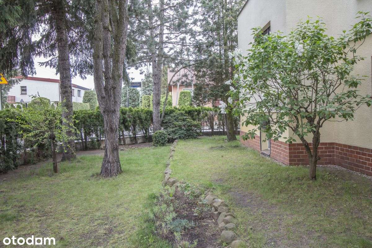 Urokliwy dom, obok Lasek Marceliński, garaż-9