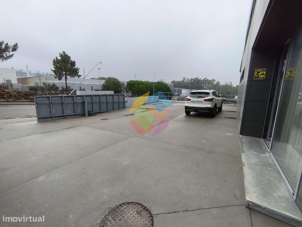 Pavilhão Empresarial Pronto a Utilizar – Fiães!-24