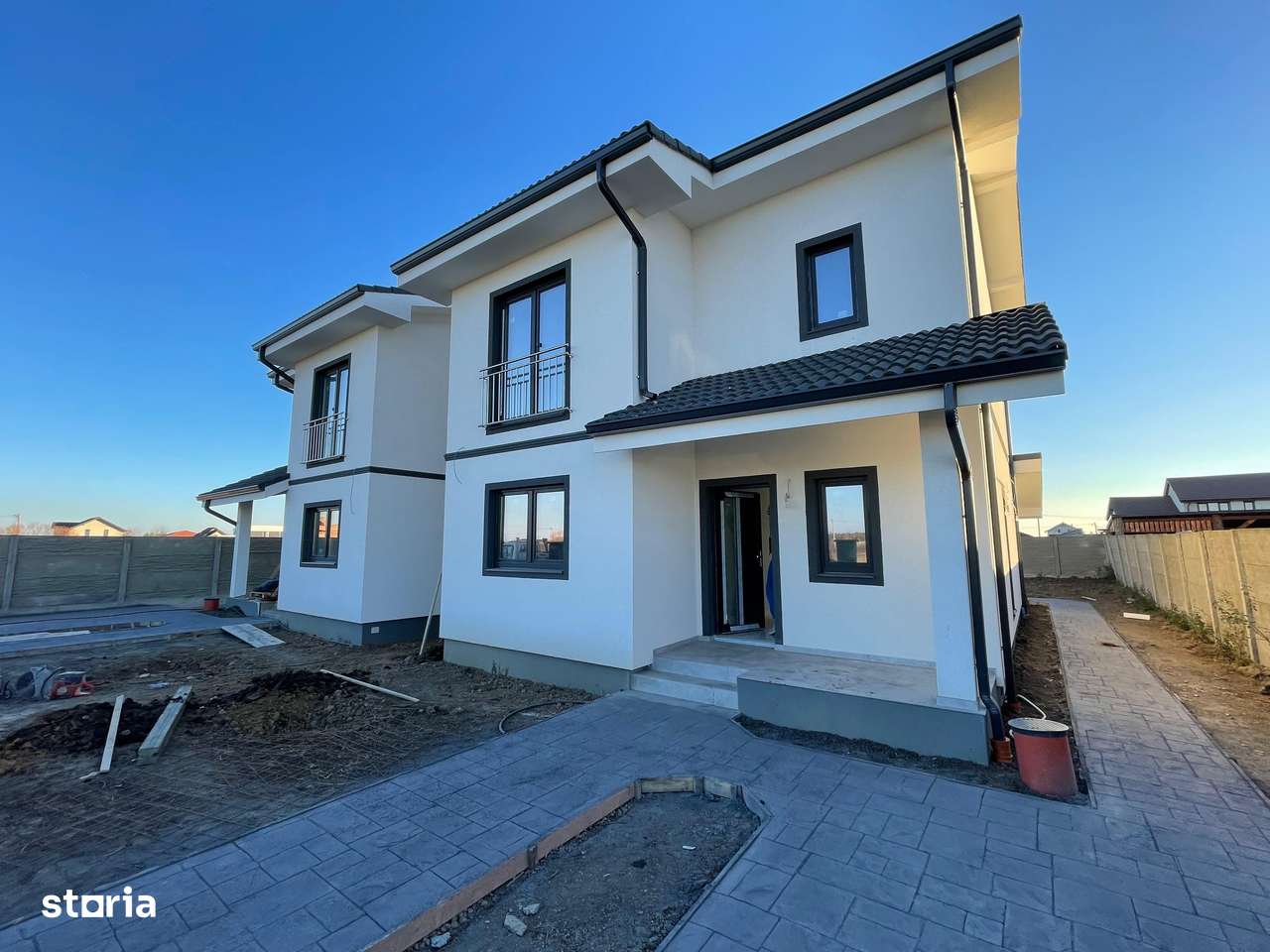 Duplex despartit prin camera tehnica - finisaje premium - Imagine principală: 1/19