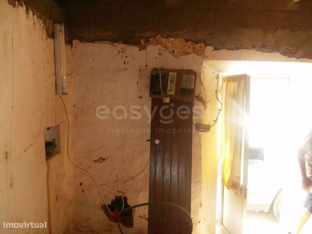 Moradia T2 em Vale de Boi - Budens, com 64 m² e obras de recuperaçã... - Grande imagem: 3/6