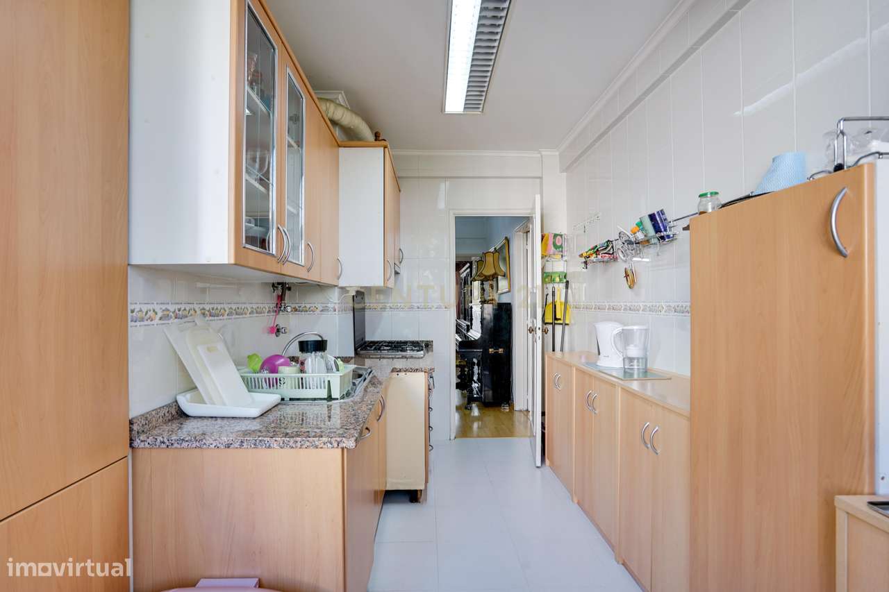 Apartamento T3 pleno de luminosidade em zona premium de Benfica-27