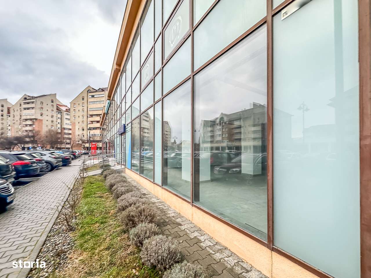 Spatiu comercial open space, cladire noua, parcare, zona centrala - Imagine principală: 1/3