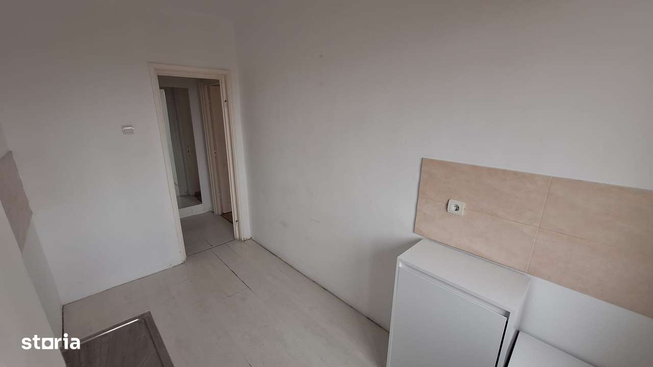 Apartament de vanzare in Constanta, Gara - 2 camere decomandat-1