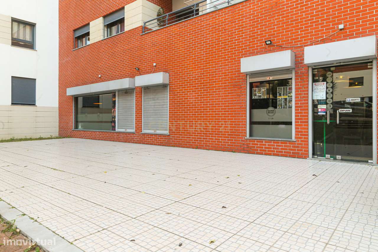 TRESPASSE  BAR CAFÉ nas Colinas do Cruzeiro c/150M2 + Esplanada 60 Lug-1