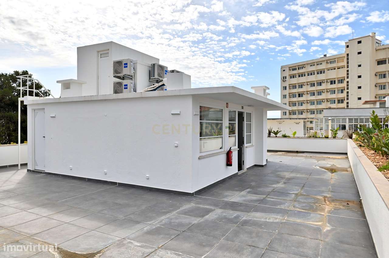 Último T0 em Aparthotel – Praça do Junqueiro, a 2 Min da Praia (Rentab-16