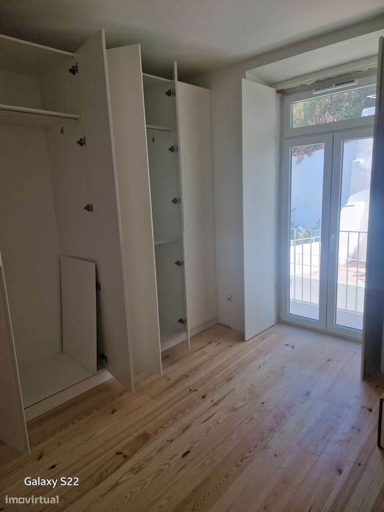 T2 no 3º Andar com 3 Jardins, Elevador, Coz.Equipada Lx-18