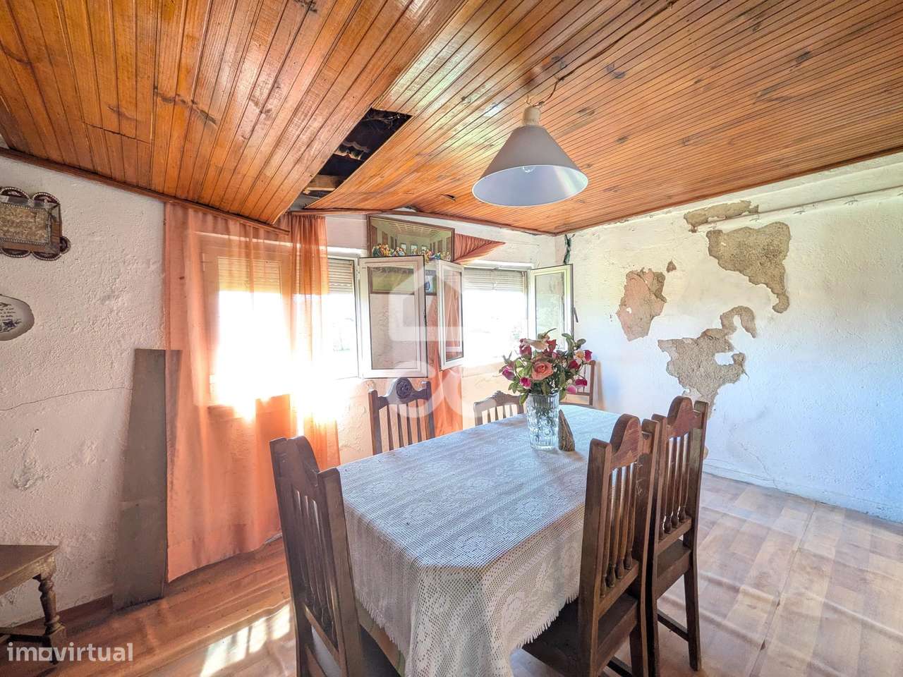 Oportunidade Única: Moradia para Restauro com Grande Potencial-39