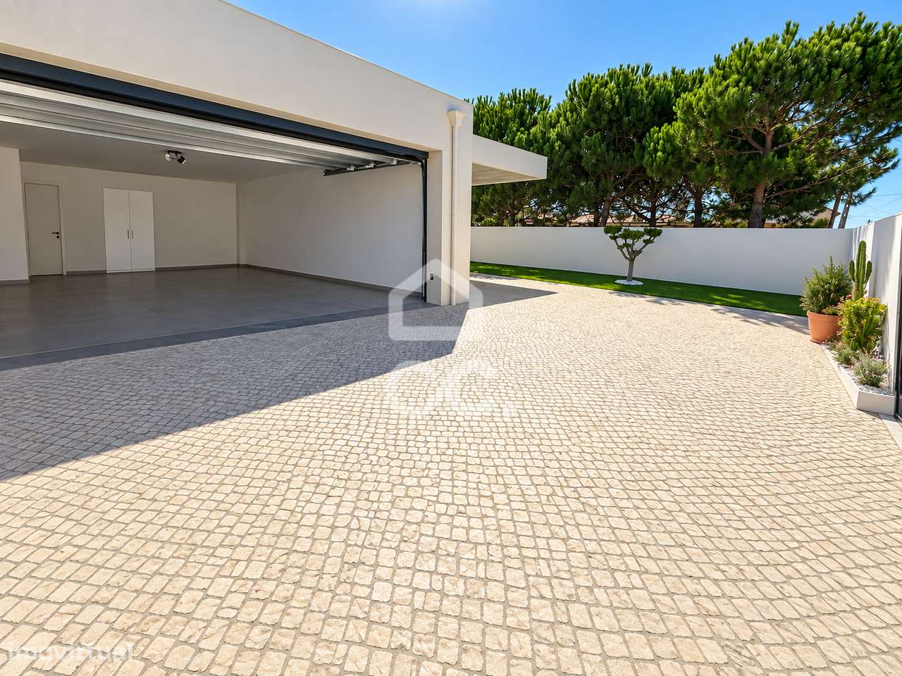 Moradia térrea moderna com piscina e excelentes áreas-26