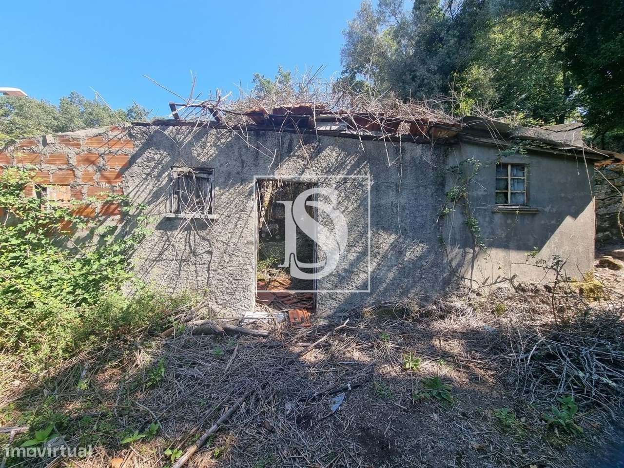 Moradia Em Pedra Para Restauro-11