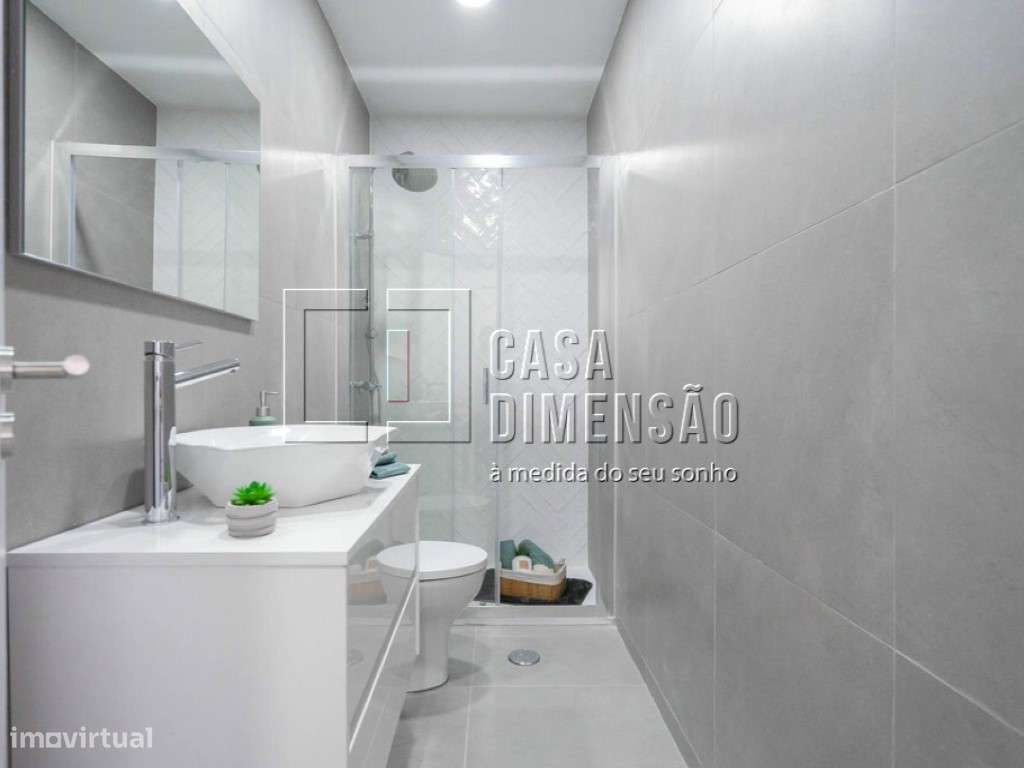 Apartamento de tipologia T3 com varanda, mobilado e equipado em Ben...-29