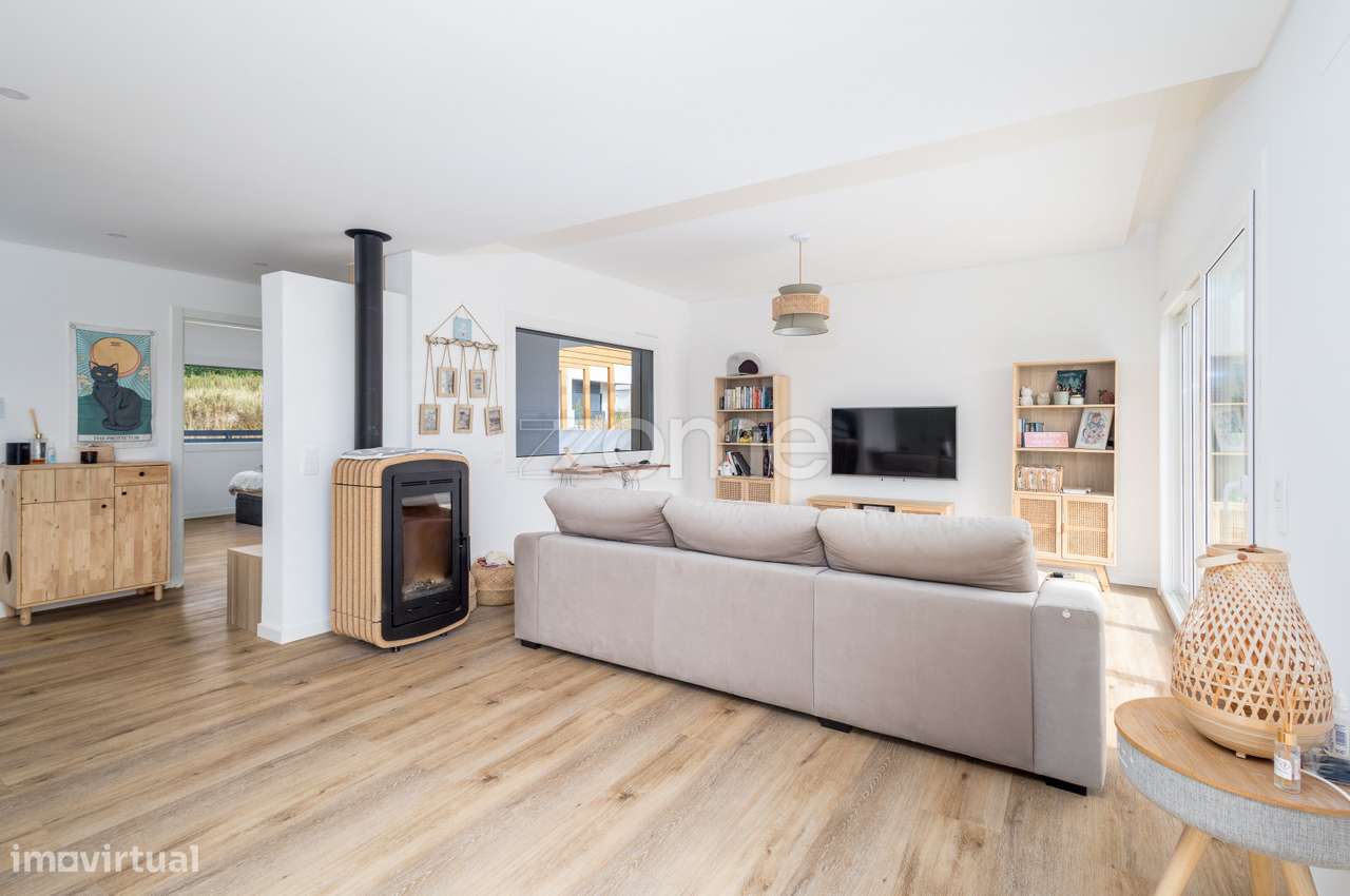 Moradia T3 com piscina na Sobreda-7