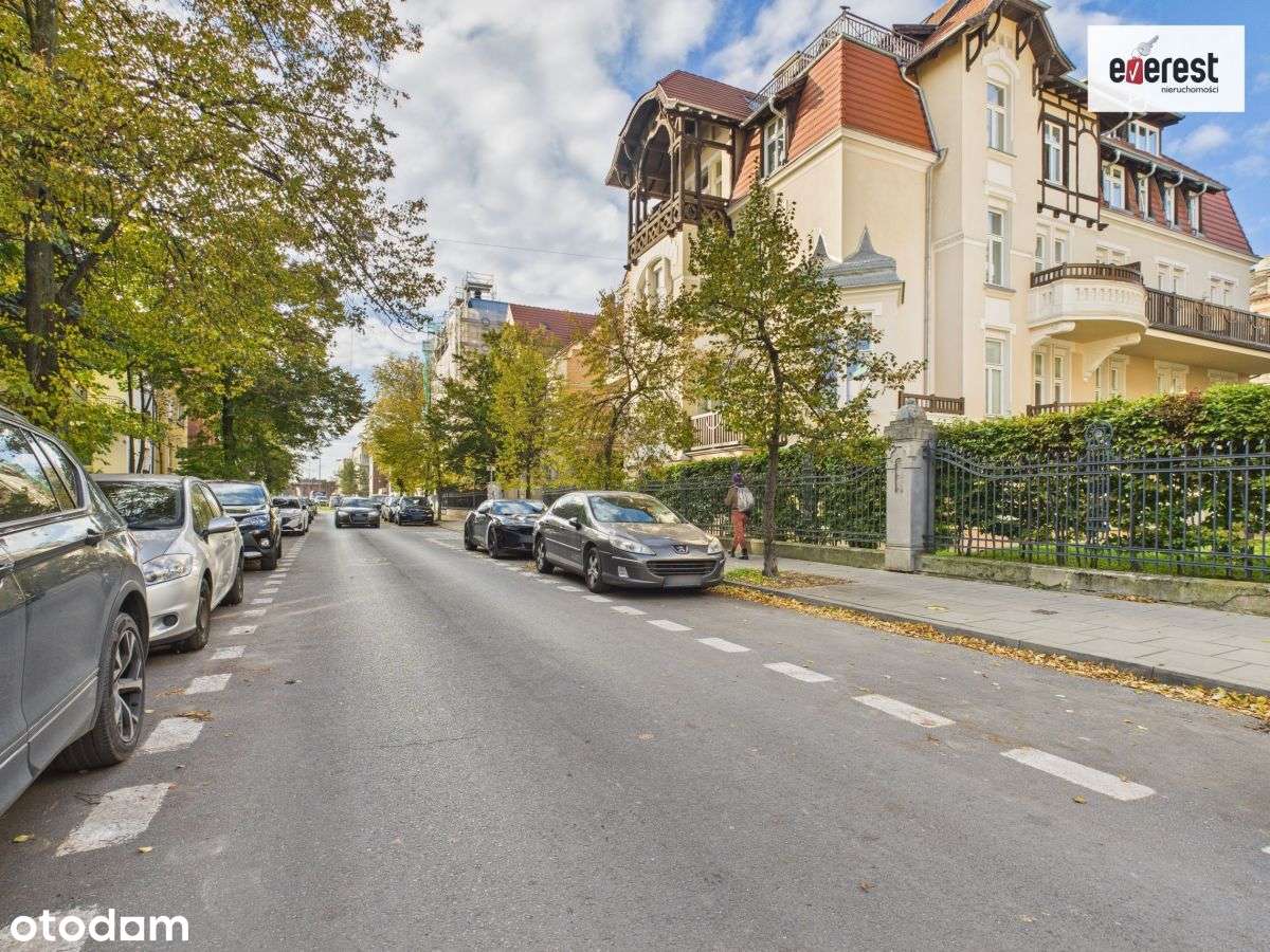 top miejsce, lokal podzielony na 3 mieszkania