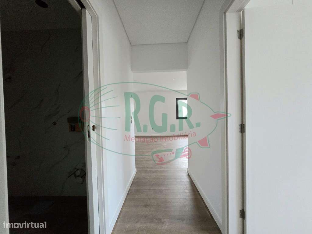 ANDAR MORADIA T2 RECUPERADO (NOVO) - VALBOM-14