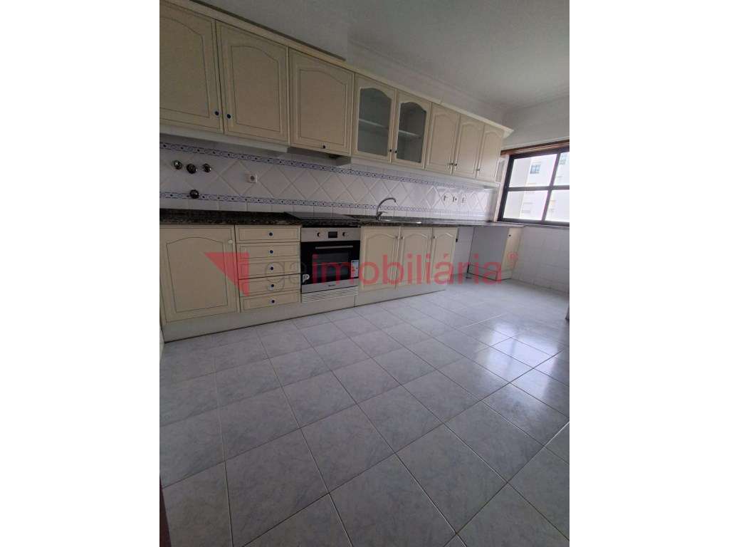 Apartamento T2+2 em Paredes, Alenquer-5