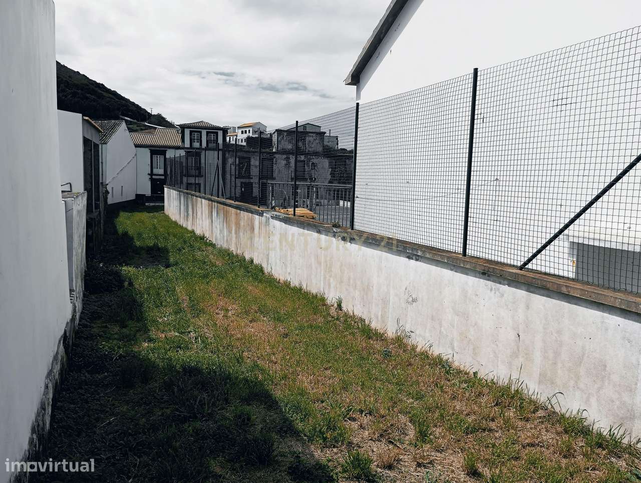 Terreno com 1441 m2 no coração da vila de Santa Cruz da Graciosa - Grande imagem: 4/5