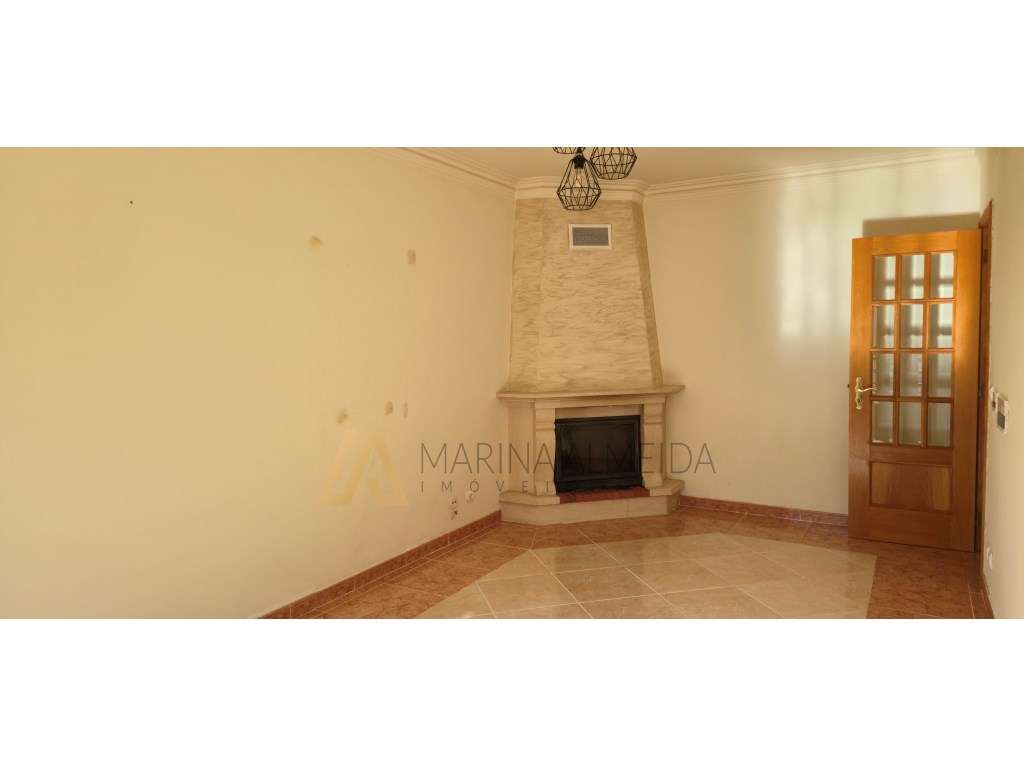 Apartamento t2 1º andar muito luminoso, com varanda despensa e arre... - Grande imagem: 3/18