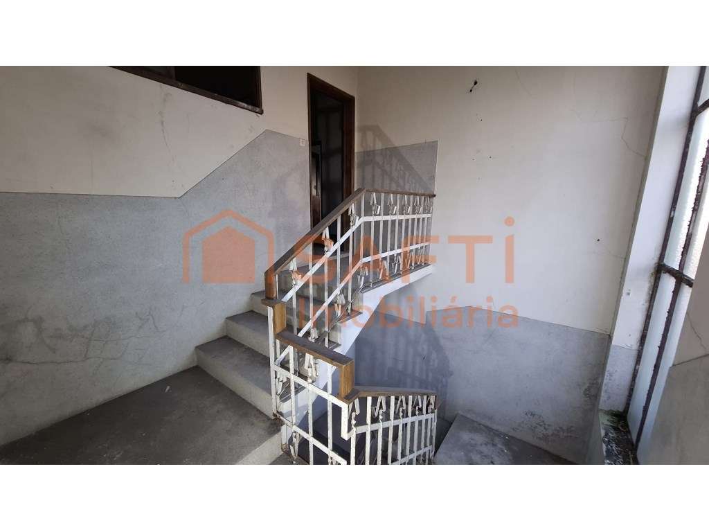 Edifício T11 + T14 - Oportunidade para Investidores / Reabilitação - Grande imagem: 4/9