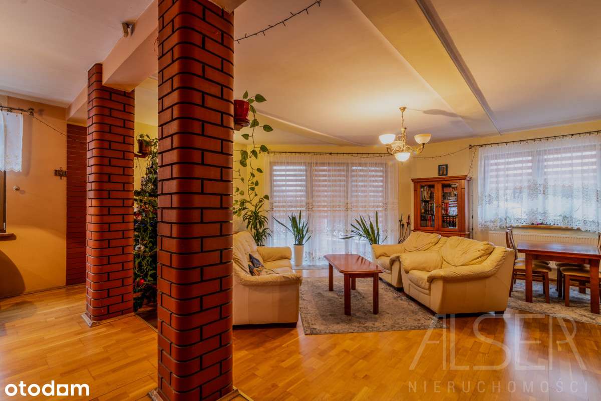 Dom na Osiedlu Bajkowym + Budynek Mieszkalno-Gosp.-5