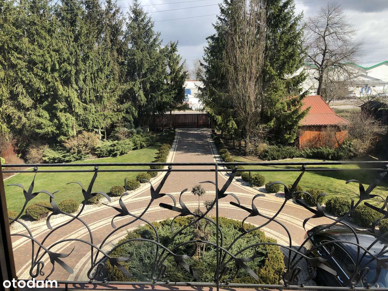 Przestronny dom 4 pokoje z garażem, fotowoltaika, pompa ciepła - Pełny obrazek: 4/14