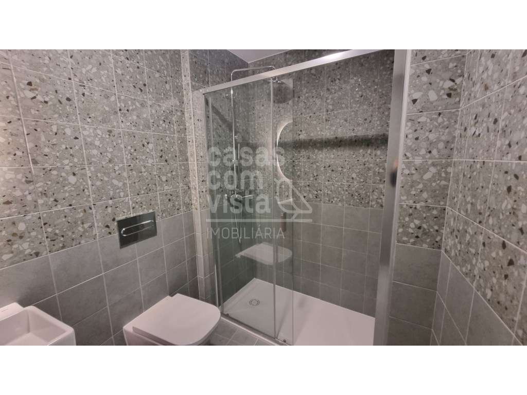 Apartamento T1 no Centro de Leiria Elegância Urbana, Design Moderno...-12
