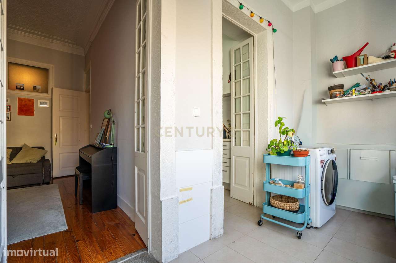 Apartamento T3, em São Vicente, com Pé Direito Alto e Tetos Trabalhado-11