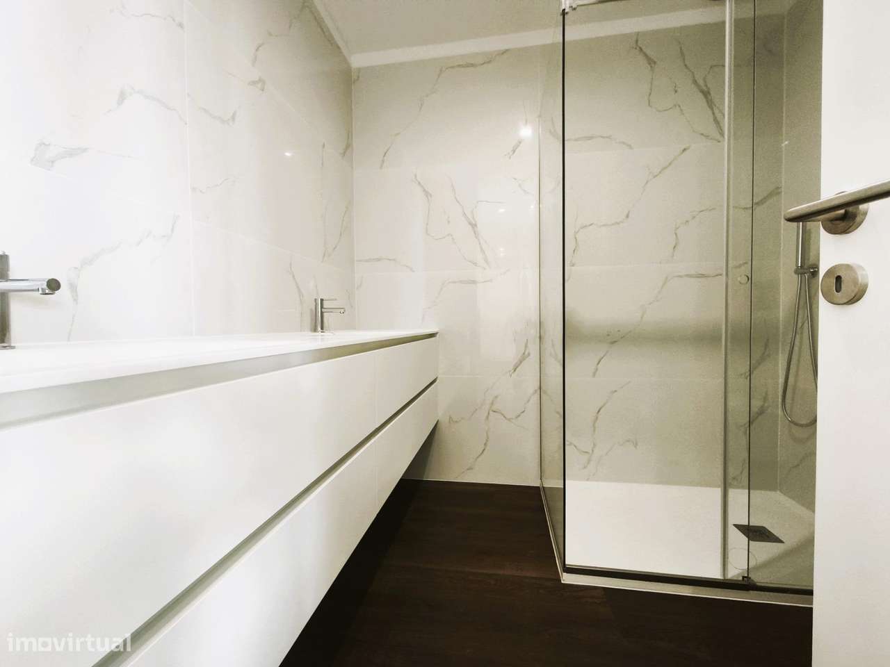 Apartamento T4 Novo (com Terraço e Centro Cidade)-20