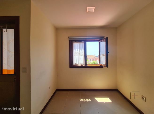 Casa de dois pisos com quintal, Junto Av. Fernão de Magalhães, Porto-9