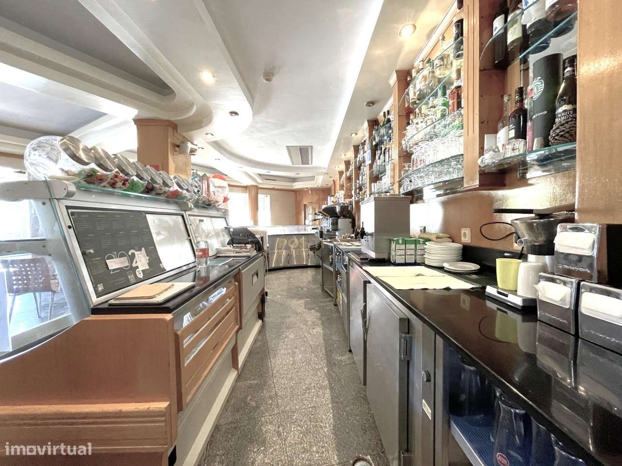 Loja com Café/Pastelaria em Funcionamento junto ao Pingo Doce — Quinta-24