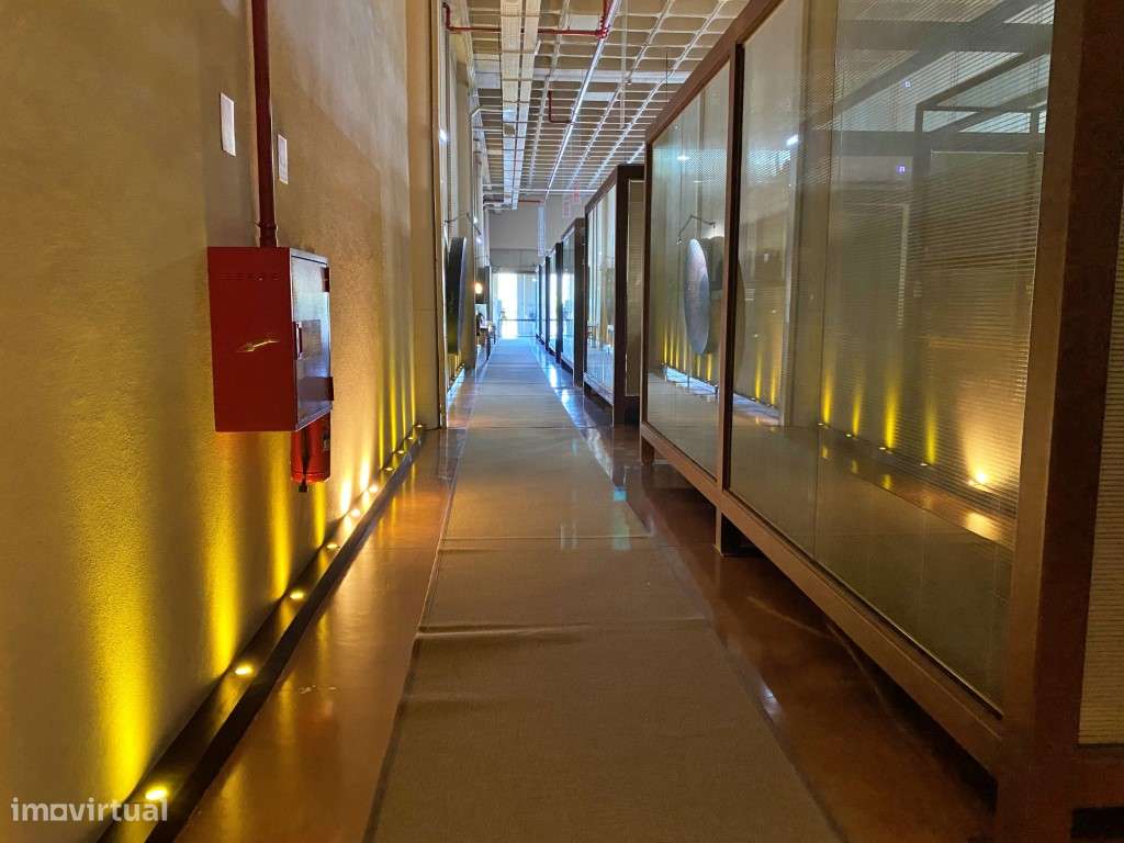 Armazém moderno com excelente localização-10