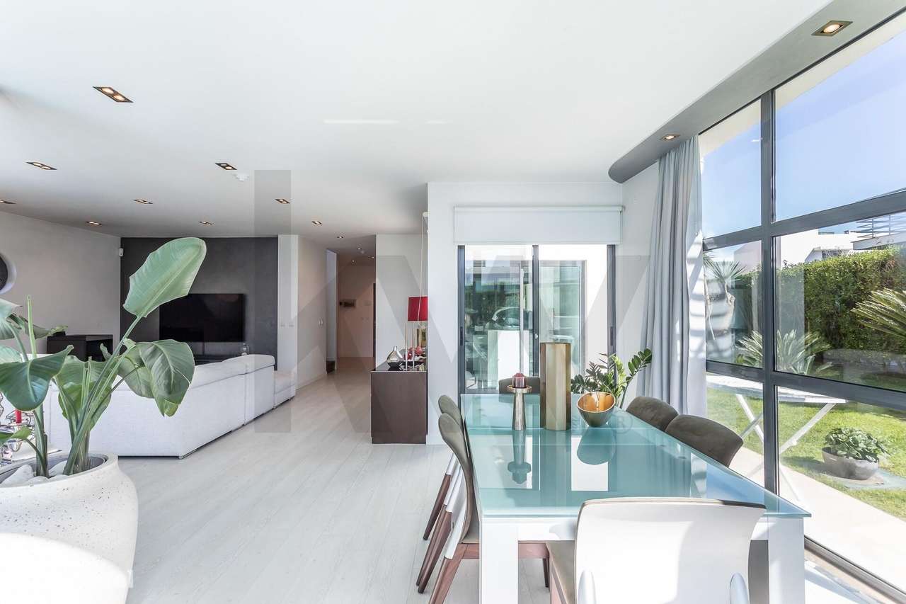 Moradia T3 com piscina, no Palmela Village-11