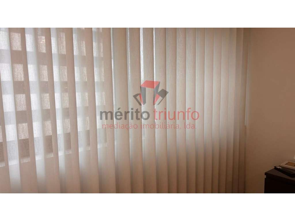 Excelente Apartamento c/ 3 Suites no Centro de Famalicão-23