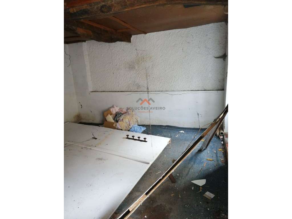 Moradia T4 com Espaço Comercial-42